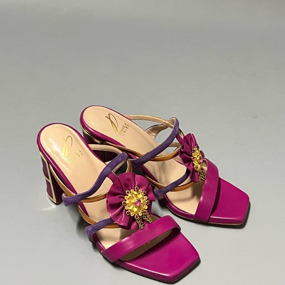 Daniela Uribe veto cuoio heels